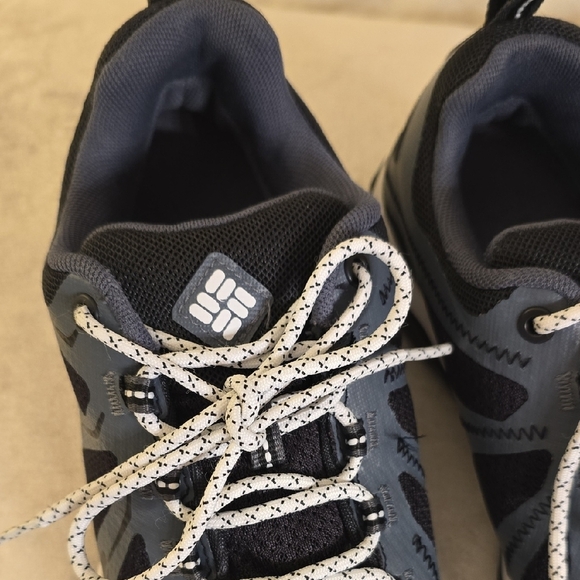 Columbia Black and Gray Sneakers with Sporty Design - Picture 3 of 16